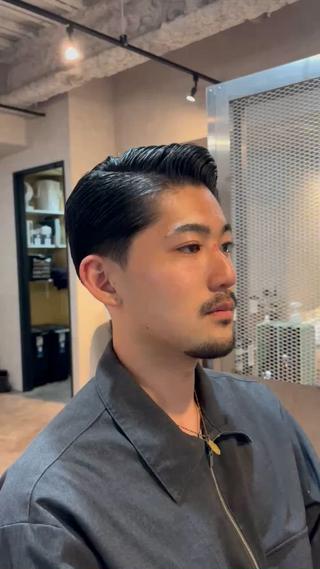 クラシックサイドパート
七三フェードに比べて刈り上げは低く大人なクラシックなスタイルになります！サロンでセットしたから上手くいったではなく帰ってお客様が楽に簡単にセットできるようにを重視しカットとセニングを行っていますので是非僕にお任せ下さい 