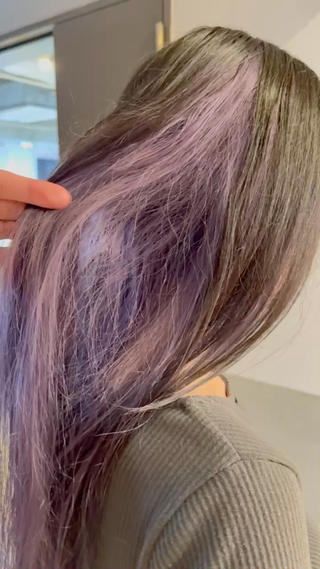 パープルインナーカラー

黒髪との相性抜群なパープルカラーです！！ 