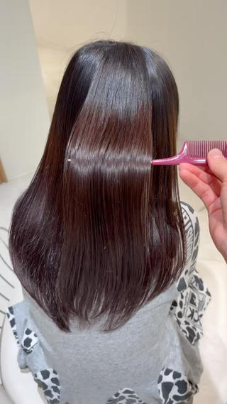 うねりが気になり、ツヤを出したいというご希望のモデル様！
酸性ストレートでうねりを抑え、ツヤツヤで扱いやすい髪に仕上がりました

#酸性ストレート　#艶髪　#縮毛矯正　 