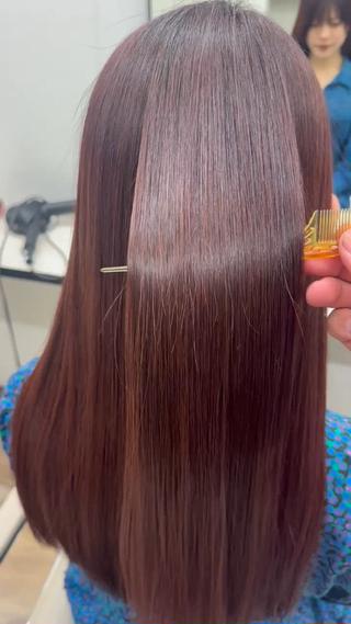 カラーと一緒にトリートメントもしっかりしてあげることで色持ちやツヤ、ダメージなどのお悩みにアプローチできます！
髪の状態によって提案させていただきます

ぜひ一度お任せください 