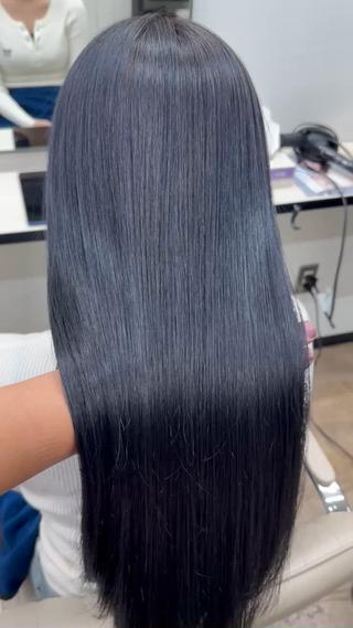 ずーっと人気なブルーブラックとケラスターゼトリートメントでつくるツヤ髪

 