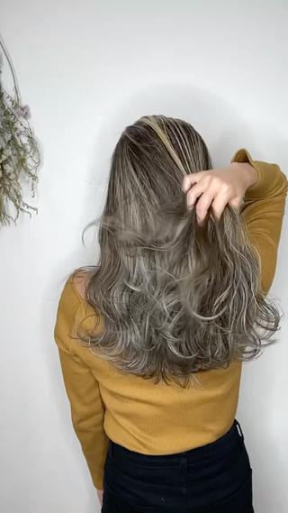 いっぱいのハイライトカラーでコントラスト抜群に
ダブルブリーチプラス＋ホイルプラス 