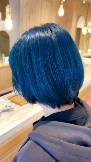 元々ブリーチ歴のあるお客さまです！
ワンカラーでブルーに仕上げました
#ワンカラー#カラー#寒色カラー#ブルー#ブルーカラー#青 
