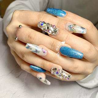 当店のストーン埋めつくしは
ストーンをジェルでコーティングしないので
カット面が潰れること無く、
1ヶ月以上そのままの輝きが持続します
それでいて取れない!引っかからない!という
キラキラ好きにはたまらないネイルです!!
私の大好物ネイルです
夏に向けてギランギランにしちゃいましょ
Instagram@mnail.mako