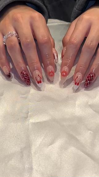 マグネットチェックはお爪が大きい方や長さがある方は綺麗にできない場合がございます。 