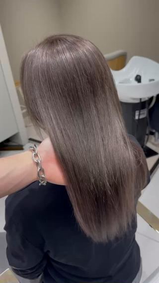 黄色味を緩和するカラー選定で艶カラーを