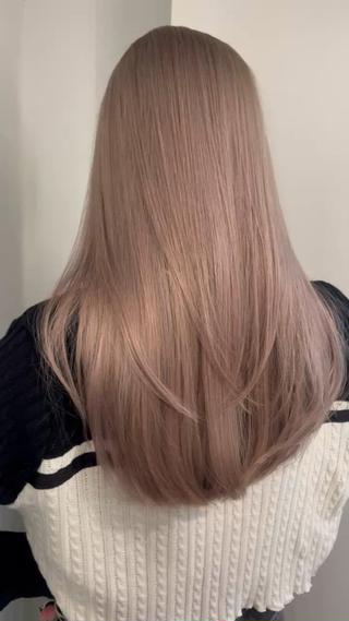 帰国直後のため、期間限定のミニモ料金となります。
話題の髪質改善premiumケアカラー︎
カラー剤に髪質改善のトリートメントをイン♪

カラーするだけで今まで見たことないような艶感と手触りにチェンジします︎

中国で身につけた本場のワンホンレイヤーカット︎
高級感のでる艶カラー︎ cmcトリートメント付き︎  

︎大人っぽくみられたい
︎ハイブランドの似合うヘア
︎ワンホンモデル韓国モデルの雰囲気が好き
︎髪質改善したい
︎髪の毛のケアやスタイリングの方法をしりたい

ヘアをチェンジして高級感のある高見えする女性になりましょう︎



ロング料金＋￥1000 ミディアム料金＋¥500

：シャンプースタイリング込み

髪質改善ケアをしたい方には追加メニューもございます。

︎赤味除去透明感アディクシーカラー＋1000
ブルーブラックや、ラベンダーグレー、グレーパールカラーならアディクシーカラーがオススメです︎

︎超艶感。最高級イルミナカラー＋￥2000
髪の毛をダメージさせずに最高の艶と透明感をブリーチなしで手に入れたいなら、このイルミナカラーがおすすめ︎

︎2ステップクイックトリートメント︎＋3000
ブースタートリートメント＋モイストトリートメントをイオン結合させてしっとりした質感に。


︎TOKIO3ステップトリートメント︎＋￥5000
熱ダメージを保護してくれる“エルカラクトン”配合
艶々なヘアに内部からしっかり補修

︎TOKIOインカラミ最高級トリートメント＋￥10000
高濃度フェザーケラチン配合　毛髪内部でタンパク質に結合し、髪の毛の強度もあげサラサラにしてくれます︎

︎毛髪クレンジング＋￥4000
髪の毛のシャンプーでは落としきれない金属イオンや酸化した皮脂、シリコンを綺麗に除去してくれます︎

︎高濃度水素トリートメント＋￥5000
今話題の水素トリートメント︎魔法の水素パウダーをカラーにイン︎
悪玉活性酸素を除去して生まれたてのような素髪に︎頭皮にも好影響を与えてくれるエイジングケアもできるカラー︎ 