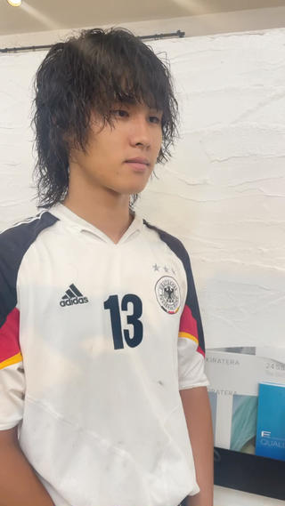 ウルフカット×ツイストスパイラルパーマ


強すぎない
セットも楽で、オシャレ感がある
ツイストスパイラルパーマです！

ウルフヘアと合わせて人気スタイルです！ 