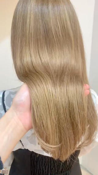 こちらのお客様は少し量多めのボブから
シールエクステ90本つけさせていただきました！

ブリーチ毛なので毛先の1番明るい色に合わせて
グラデーション風に仕上がるようにしています️ 