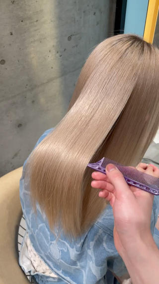 ブリーチ履歴5回でこの艶感
1度体感してみてください
感動させます

ダメージレスなハイトーンカラー
お任せ下さい！！！ 