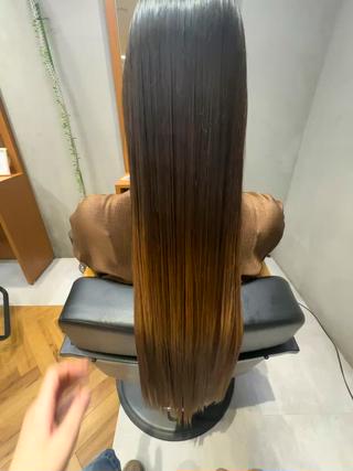スーパーロングヘアをツヤのあるサラサラストレートに!