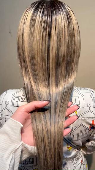 本木下朋花/髪質 改善×ダブルカラーのヘアスタイル