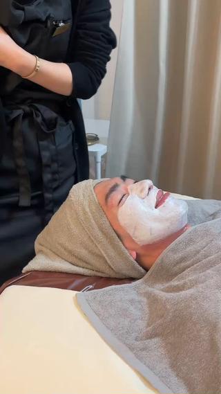 【大人気！即垢抜け同時施術】


minimo価格だから実現！！


アイブロウの似合わせ眉で魅力を引き出し、

クレイピーリングでツルスベ赤ちゃん肌get


清潔感はもちろん、細部にこだわれる意識と余裕。

月に一度の1時間で周りとの差を付けられる


毛穴、くすみ、ニキビに効果が高く、美白ケアも。

モテへの第一歩はこれで間違いなし

通常価格 ¥12,500~   眉wax¥4,500+ピーリング¥8,000 
minimo価格 ¥7,700~  

眉¥3,000+ピーリング¥4,700 