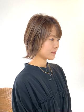︎肩上外ハネボブ︎
少し長めの外ハネボブスタイル
下は少しラインが残るくらいの重さに外ハネからの
表面はフワッとする感じが人気です
船橋美容室トト松本