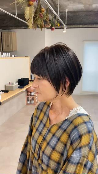 ︎大人のショートボブ︎
後ろが潰れやすい方もフワッとなるようにくびれを入れさせて頂いたショートヘアになります
船橋美容室トト松本