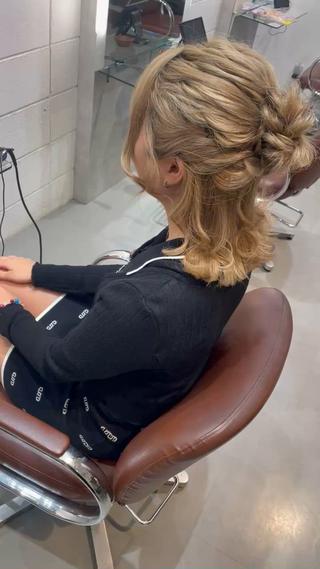 モデル価格で¥ 1,940でヘアセットしています
ふわふわハーフアップ団子 