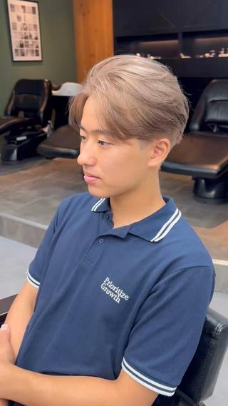 ブリーチ1回 ミルクティーベージュ 髪質に寄っては2回必須！

この秋冬で周りと差がつくカラーをしましょう！

#メンズ #ブリーチ #カラー 