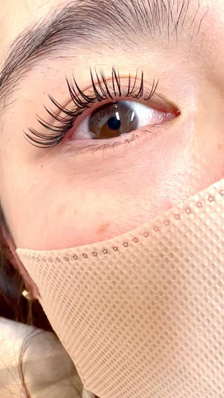 バインドロック100束
目尻を長めにしたデザインです