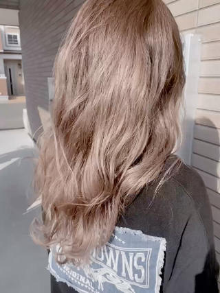 女性ダントツ人気のクーポン
前処理付きのトリートメントで、ブリーチカラーのダメージもものともしません！ 