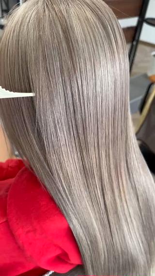 大人気ハリウッドトリートメント
ブリーチしててもツヤツヤサラサラ 