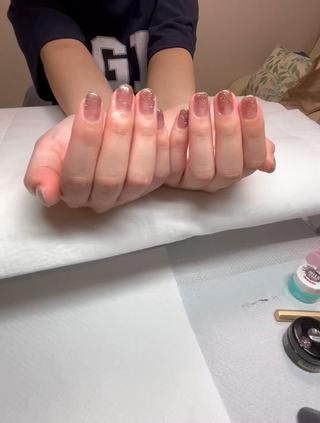 深めにグラデーションはいってます
ほぼ、全体的といってもいいくらいかも？

こちらも、人気色の茶系です！
#秋ネイルで〜す 