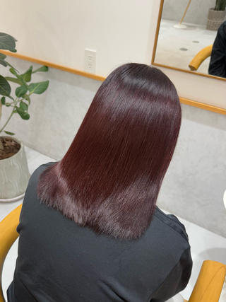 白髪染めでもピンクレッドカラー可能です
セルフカラー複雑履歴の方は1回では
ご希望のお色味は難しい可能があります
このお客様は3回目でお色味が濃く出ました️ 