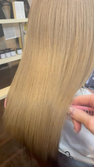 水素トリートメント️
水素トリートメントならハイトーンでもうる艶になります
お得なクーポンございます
カラーとエクステの事はお任せ下さい