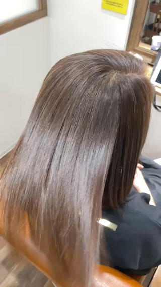 #美髪矯正
大人女性の髪質でも、痛みすぎる心配はありません。
極限まで髪への負担を減らし、じっくり癖へのアプローチをかける事でしっかり芯から伸ばし、癖戻りする事も痛みすぎる事もなくサラサラとした美髪が叶います。 