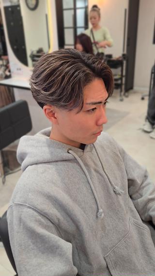 流行りのバレイヤージュ
1回やると3ヶ月半以上持ちます！
海外ヘア、カラーやりたい方是非お任せください！ 