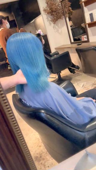 透け感強めのアクアブルー！
ブリーチは最低でも2回からになります！ 