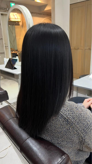 【★酸性ストレートはこんな人にオススメ★】
・出来るだけダメージを少なくしてストレートにしたい人
・髪の毛の表面がふわふわとまとまらない人
・ブリーチ毛、ダメージ毛の方
・地毛のような自然なストレートにしたい方

 その他わからないことがあればなんでもお聞きください！
️髪質が改善するかなり魅力のある施術です️ 