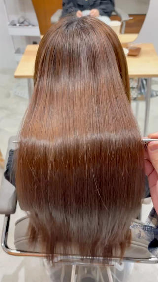 思わず触れたくなる、つやつやストレート！自然な丸みを残しながら、まとまりのある美髪に仕上げました！広がりやパサつきが気になる方におすすめです！ 