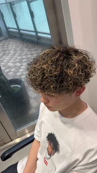 ショート カラー パーマ メンズ 夏果⭐︎fifth 天神 海外風パーマのヘアスタイル