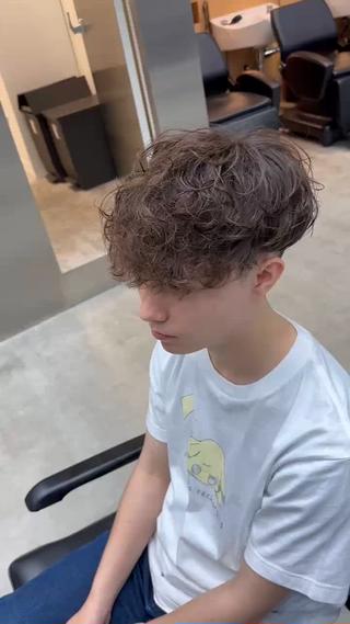 カラー パーマ メンズ 夏果⭐︎fifth 天神 海外風パーマのヘアスタイル