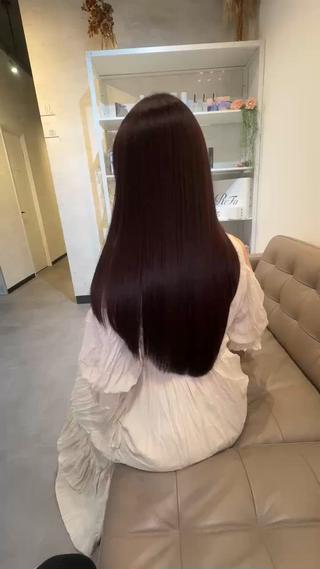 乾かすだけでこのツヤ感
ダメージを抑えた美髪ストレート仕上げ。
ブリーチ毛・うねり・広がりもご相談ください◎
 