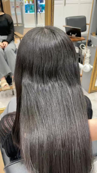 毛先10センチほど切ってロングからバッサリミディアムにしました
前髪も作って可愛らしいイメチェン
オージュアの4stepトリートメントでアクアヴィア使いました