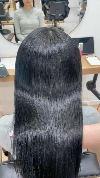 ツヤオフブラック
黒染めなので持ちがいいです