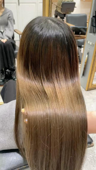 毛先前髪後れ毛整えてラインをはっきり残したデザインです
姫カットと重めパッツン前髪がとってもかわいい