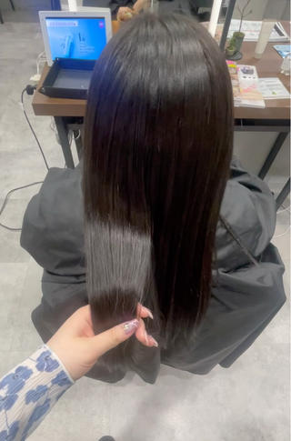 fake Black♡

ブローのみでこの艶感を叶えれます️
トリートメントメニューも追加可能です！

ロング料金別途でかかります（鎖骨下¥1,500〜から） 