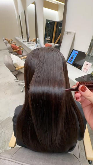 うねりや広がり解消
指通りなめらかな艶髪ストレートに！ 