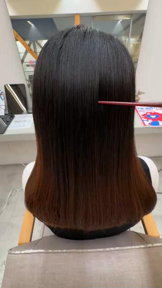 艶髪ストレート
ぱやぱやが気になるお客様をさら艶仕上がりにさせて頂きました 