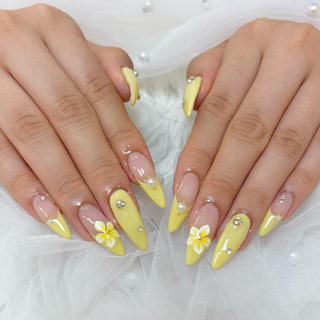 やり放題120分コース

流行りのバターイエローネイル！
ハイビスカス可愛い！！！ 