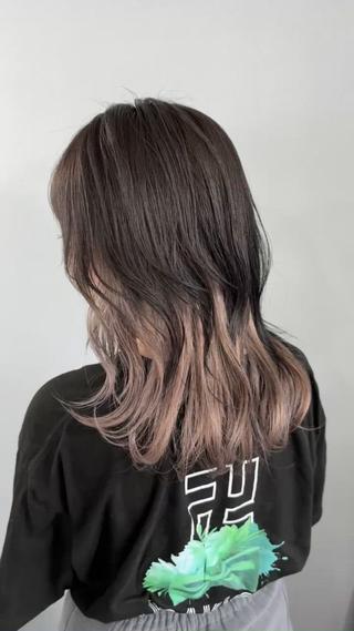 カジュアルウルフ
インナーはブリーチ1回、シルバーグレージュ
︎髪の毛の状態によっては2回 