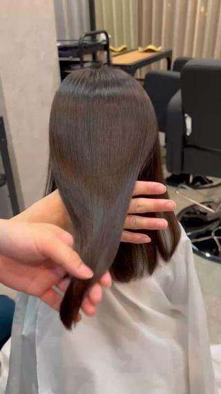 D•Aik自慢の最高級トリートメントは他の美容室では味わえない長持ちする手触りとシルクの様な艶感が特徴です！

栄養分が豊富で特殊なトリートメントになっております

工程もあるので是非お試しください

体験された方は必ず「自分の髪の毛じゃないみたい」と
感動されます

髪の毛のパサつきや広がりが気になる方にすごくお勧めです 