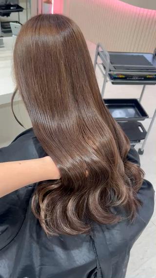 .*ブリーチ無しで作る優しいカラー.*

ブラウン×ベージュ×髪質改善

▷赤みが出ない綺麗なブラウン
▷透明感のあるベージュカラー
▷髪質改善で誰もがなりたい艶髪へ

メンズのお客様も大歓迎

是非1度自分にお任せ下さい 