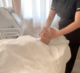 たっぷりのスチームを浴びながら、やさしくやさしくフェイシャルトリートメント
贅沢なパックをたっぷり使用して、最高の癒し体験
効果も癒しも求める方へ 