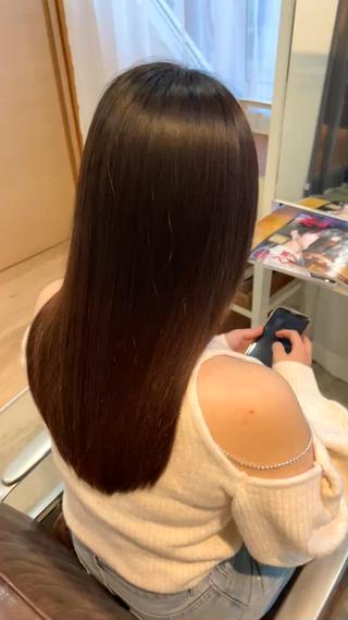 美髪矯正は本当に乾かすだけで綺麗に収まります！
時間がない方やできるだけ楽したい！
汗や冷房で広がるのを抑えたい！
という方はお待ちしております◎ 