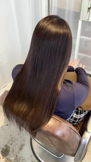 美髪矯正は本当に乾かすだけで綺麗に収まります！
時間がない方やできるだけ楽したい！
汗や冷房で広がるのを抑えたい！
という方はお待ちしております◎ 