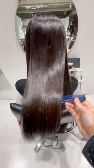 ロング カラー mai🐷髪質改善 🖤透ける暗髪🖤のヘアスタイル