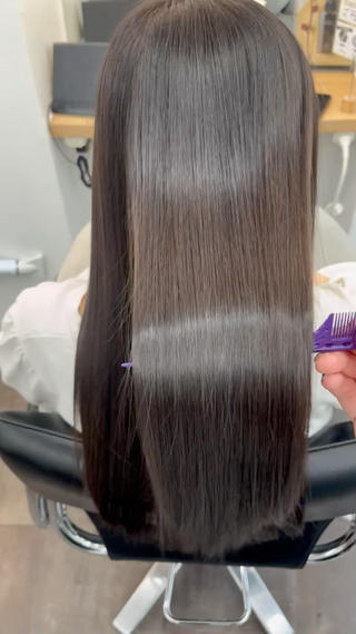 髪質改善カラー
透ける暗髪 